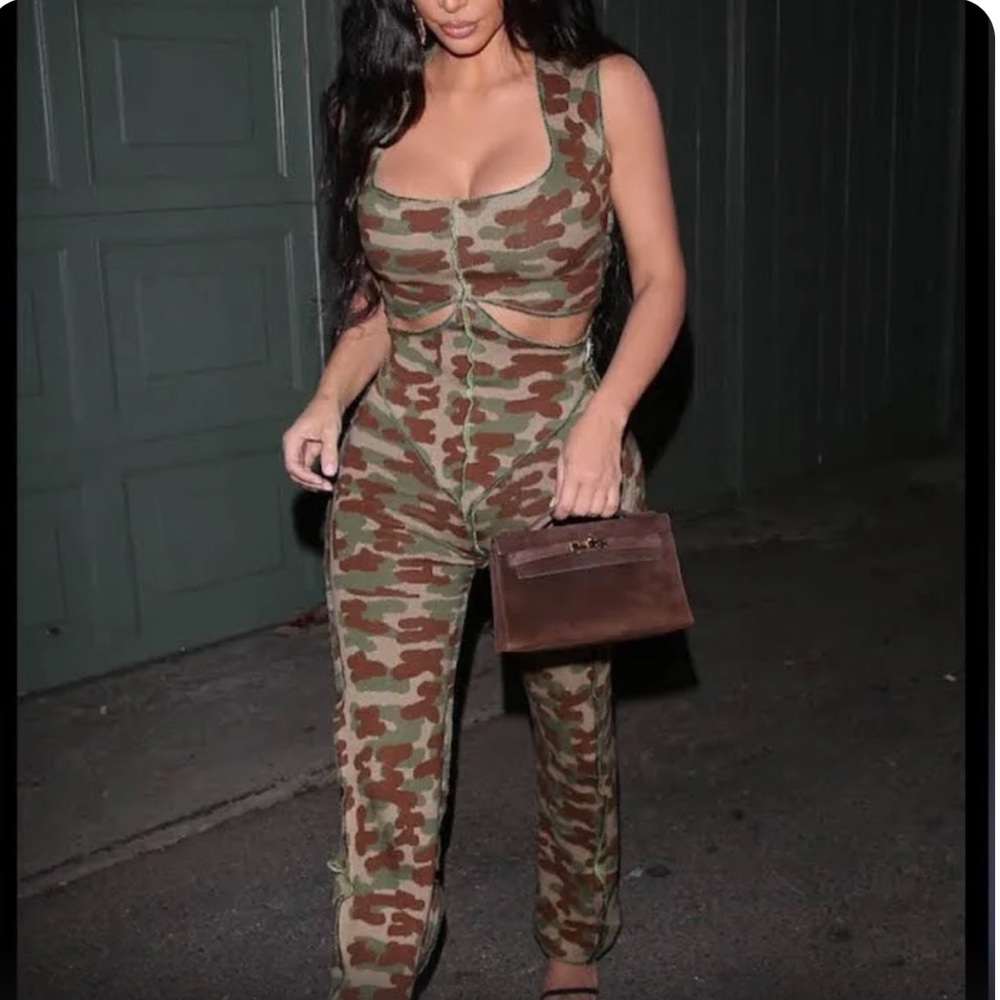KIM K’s CAMO OUTFIR 1XBLUE BOTTOM SMALL - TOP SMALL